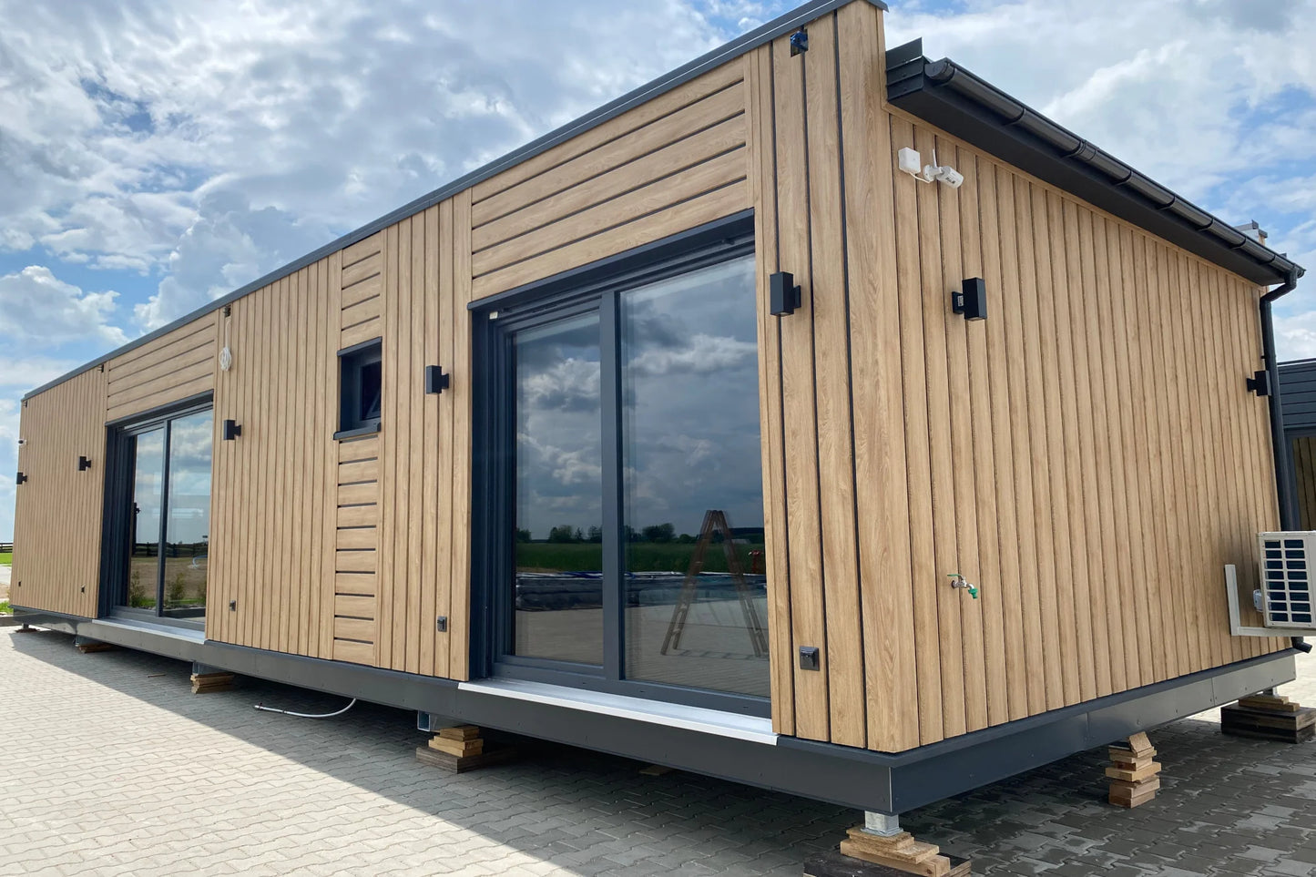 CASA CONTENEDOR MODELO TERRABOX 100 (12,2 X 4,5 M)