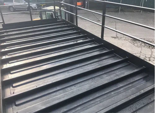 CONTENEDOR DE ENVIO DE 20 PIES CONVERTIDO EN BARRA