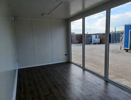 CONTENEDOR DE OFICINA OPEN SPACE 3 X 6 CON VITRINAS