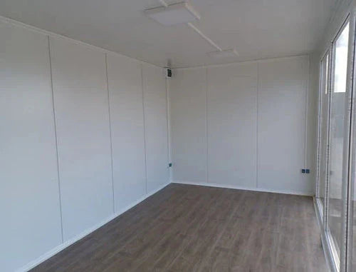 CONTENEDOR DE OFICINA OPEN SPACE 3 X 6 CON VITRINAS