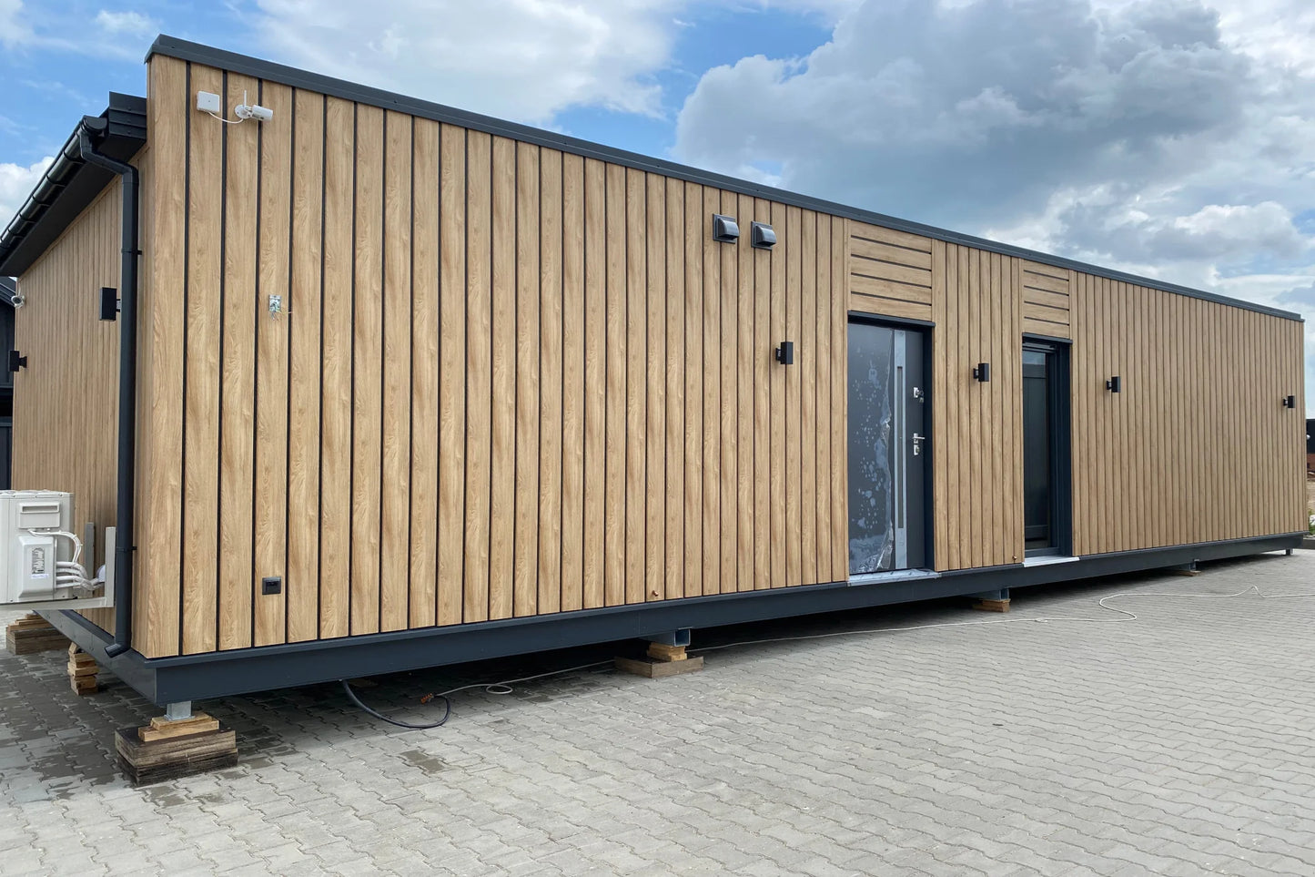 CASA CONTENEDOR MODELO TERRABOX 100 (12,2 X 4,5 M)