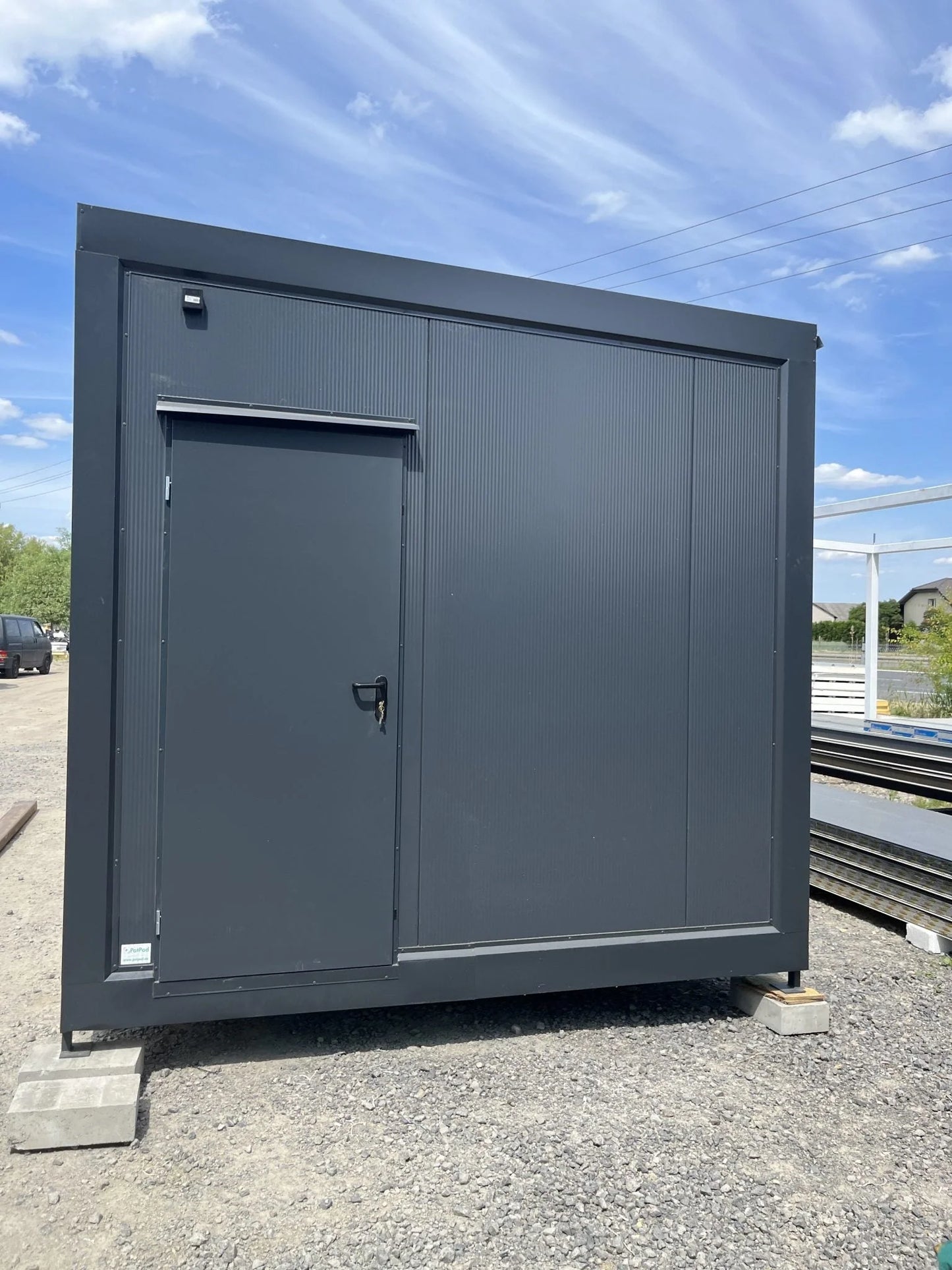 CONTENEDOR SANITARIO-2 URINARIOS-2 INODOROS-2 LAVABOS-DUCHA CON CALDERA (4X3X2,9M)